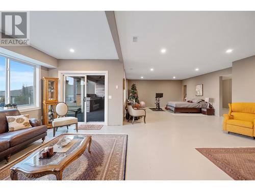 856 Hewetson Avenue, Kelowna, BC - Indoor