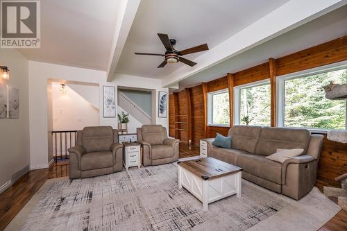 12065 Lower Mud River Road, Prince George, BC - Indoor Photo Showing Living Room