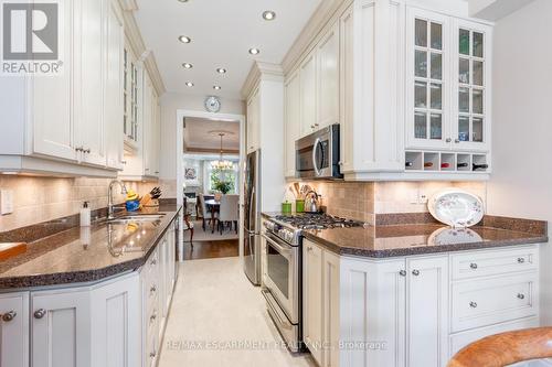 8 - 117 Nelson Street, Oakville (Bronte West), ON - Indoor Photo Showing Kitchen With Upgraded Kitchen