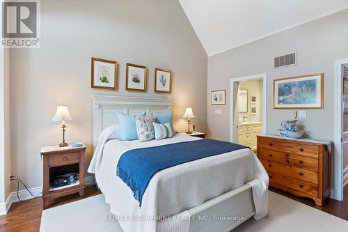 8 - 117 Nelson Street, Oakville, ON - Indoor Photo Showing Bedroom