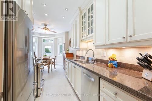 8 - 117 Nelson Street, Oakville, ON - Indoor Photo Showing Kitchen With Double Sink With Upgraded Kitchen