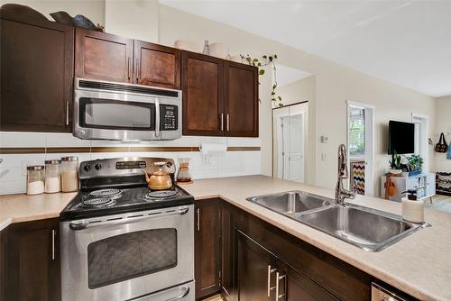 113-1350 Ridgeway Drive, Kelowna, BC - Indoor Photo Showing Kitchen With Double Sink