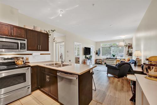 113-1350 Ridgeway Drive, Kelowna, BC - Indoor Photo Showing Kitchen With Double Sink