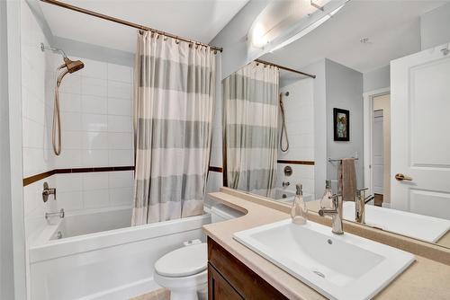 113-1350 Ridgeway Drive, Kelowna, BC - Indoor Photo Showing Bathroom