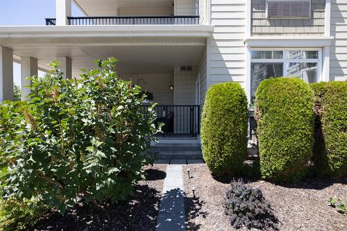 113-1350 Ridgeway Drive, Kelowna, BC - Outdoor