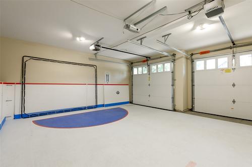 1958 Hidden Lake Place, Kelowna, BC - Indoor Photo Showing Garage