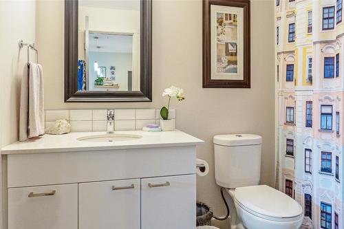 111-2250 Majoros Road, West Kelowna, BC - Indoor Photo Showing Bathroom