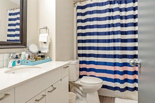 111-2250 Majoros Road, West Kelowna, BC - Indoor Photo Showing Bathroom