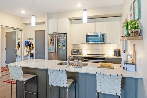 111-2250 Majoros Road, West Kelowna, BC - Indoor Photo Showing Kitchen With Upgraded Kitchen