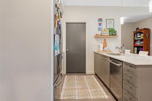 111-2250 Majoros Road, West Kelowna, BC - Indoor Photo Showing Kitchen