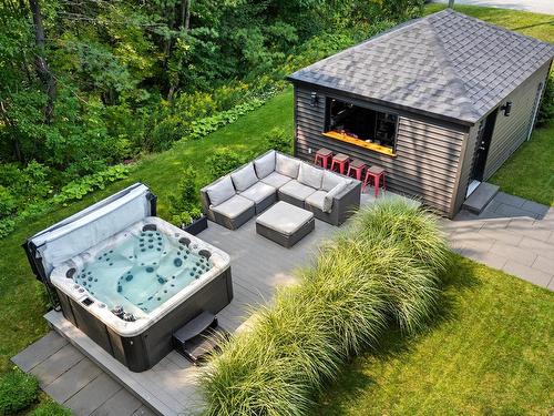 Hot tub - 215 25E Rue O., Venise-En-Québec, QC - Outdoor