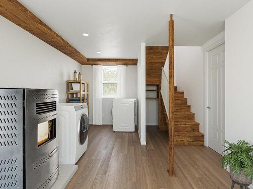 Laundry room - 340 Rue Hurteau, Saint-Anicet, QC - Indoor Photo Showing Laundry Room