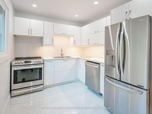 92-82 Song Meadoway, Toronto, ON - Indoor Photo Showing Kitchen With Double Sink With Upgraded Kitchen