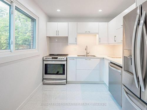 92-82 Song Meadoway, Toronto, ON - Indoor Photo Showing Kitchen With Double Sink With Upgraded Kitchen