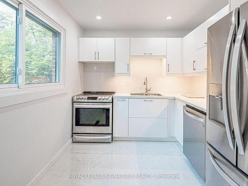 92-82 Song Meadoway, Toronto, ON - Indoor Photo Showing Kitchen With Double Sink