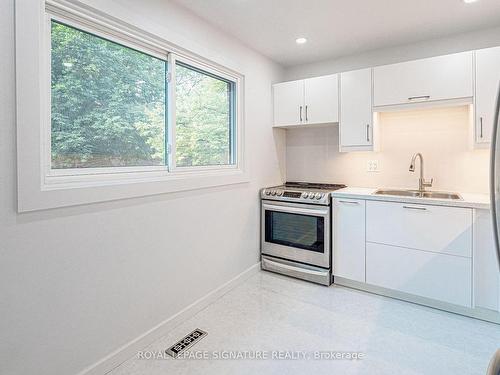 92-82 Song Meadoway, Toronto, ON - Indoor Photo Showing Kitchen With Double Sink