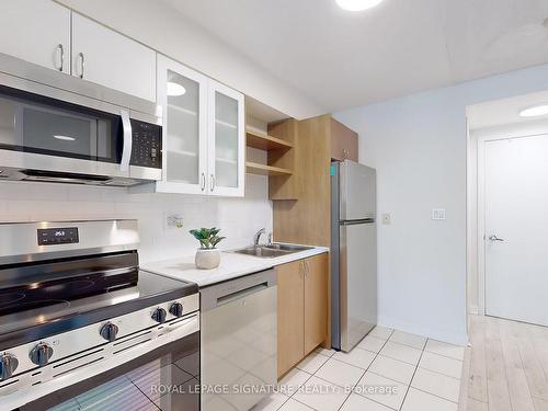 1012-600 Fleet St, Toronto, ON - Indoor Photo Showing Kitchen With Double Sink