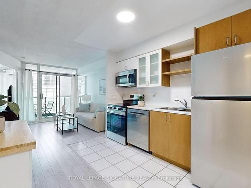 1012-600 Fleet St, Toronto, ON - Indoor Photo Showing Kitchen With Stainless Steel Kitchen With Double Sink