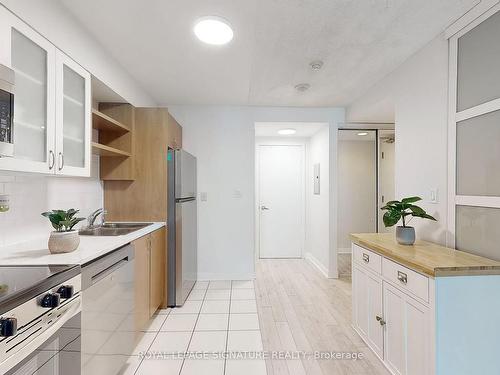 1012-600 Fleet St, Toronto, ON - Indoor Photo Showing Kitchen With Double Sink