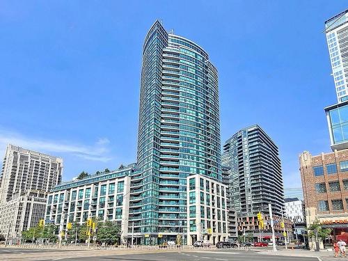 1012-600 Fleet St, Toronto, ON - Outdoor With Facade