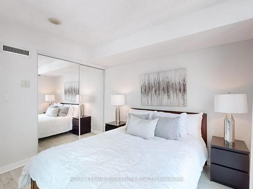 1012-600 Fleet St, Toronto, ON - Indoor Photo Showing Bedroom