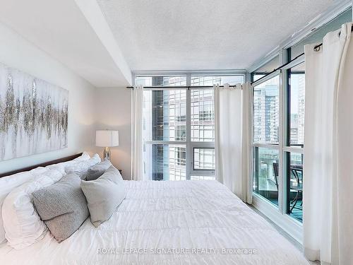 1012-600 Fleet St, Toronto, ON - Indoor Photo Showing Bedroom