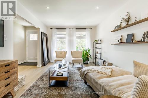 3 Halam Avenue, Hamilton (Burkholme), ON - Indoor Photo Showing Living Room