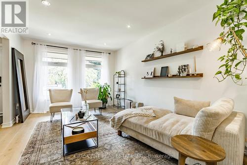 3 Halam Avenue, Hamilton (Burkholme), ON - Indoor Photo Showing Living Room