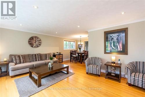 47 Blossom Avenue, Brantford, ON - Indoor Photo Showing Living Room