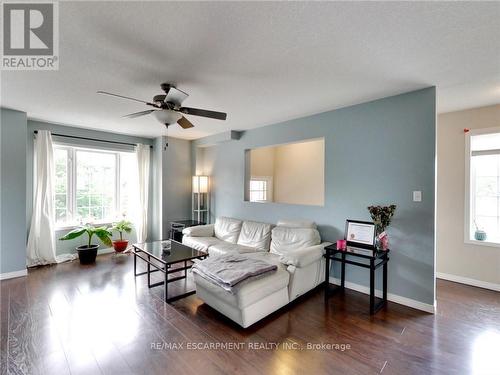 23 - 151 Green Road, Hamilton (Stoney Creek), ON - Indoor Photo Showing Living Room