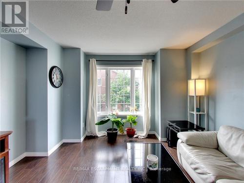 23 - 151 Green Road, Hamilton (Stoney Creek), ON - Indoor Photo Showing Living Room