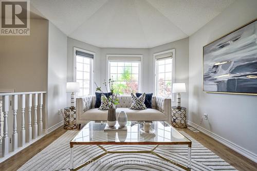 95 Mcguiness Drive, Brantford, ON - Indoor Photo Showing Living Room