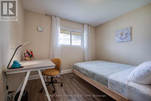 4018 New Street, Burlington, ON - Indoor Photo Showing Bedroom