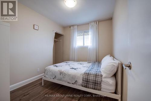 4018 New Street, Burlington, ON - Indoor Photo Showing Bedroom