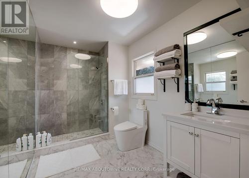 4018 New Street, Burlington, ON - Indoor Photo Showing Bathroom