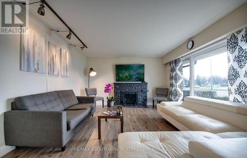 4018 New Street, Burlington, ON - Indoor Photo Showing Living Room With Fireplace