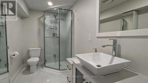 4018 New Street, Burlington, ON - Indoor Photo Showing Bathroom