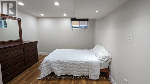 4018 New Street, Burlington, ON - Indoor Photo Showing Bedroom