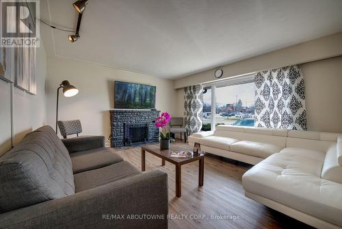 4018 New Street, Burlington, ON - Indoor Photo Showing Living Room With Fireplace