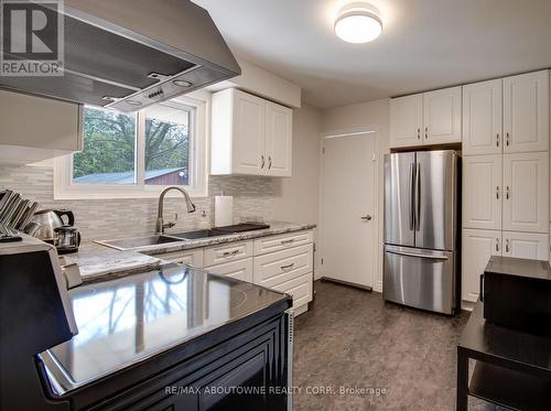 4018 New Street, Burlington, ON - Indoor Photo Showing Kitchen With Double Sink With Upgraded Kitchen