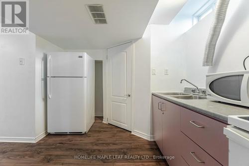 30 Silo Court, Brampton, ON - Indoor Photo Showing Kitchen With Double Sink