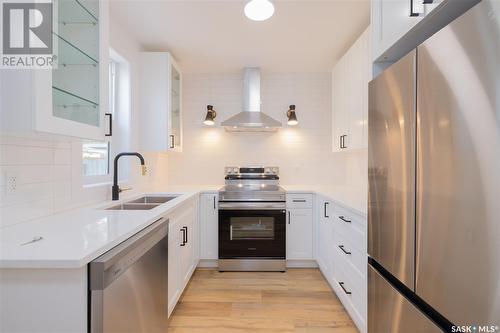 428 F Avenue S, Saskatoon, SK - Indoor Photo Showing Kitchen With Double Sink With Upgraded Kitchen