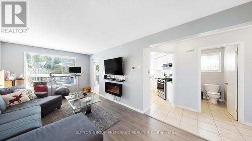 140 Rossmore Court, London, ON - Indoor Photo Showing Living Room