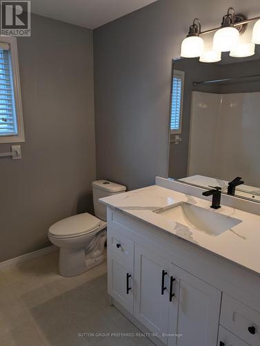 140 Rossmore Court, London, ON - Indoor Photo Showing Bathroom