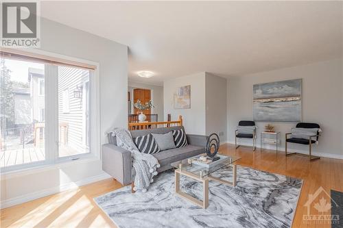 1816 Thornecrest Street, Ottawa, ON - Indoor Photo Showing Living Room