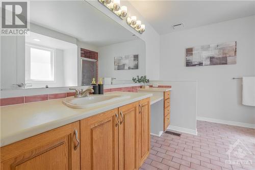 1816 Thornecrest Street, Ottawa, ON - Indoor Photo Showing Bathroom