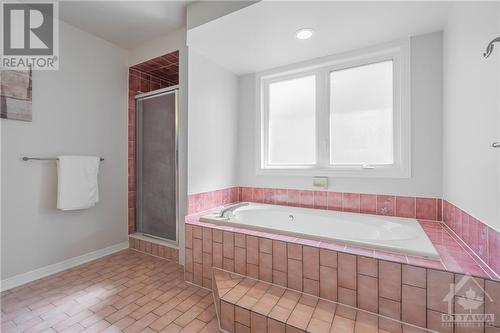 1816 Thornecrest Street, Ottawa, ON - Indoor Photo Showing Bathroom