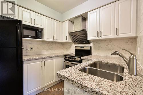 27 Sunrise Drive, Markham (Milliken Mills East), ON - Indoor Photo Showing Kitchen With Double Sink