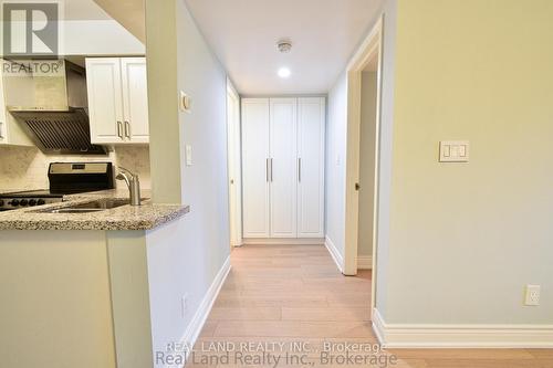 27 Sunrise Drive, Markham (Milliken Mills East), ON - Indoor Photo Showing Kitchen