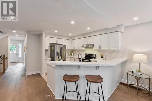 4 - 1489 Heritage Way, Oakville (Glen Abbey), ON - Indoor Photo Showing Kitchen With Upgraded Kitchen